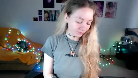 nica_kawaii online show from April 2026 08:01:02 AM