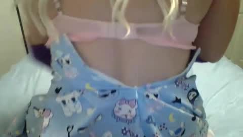 Snapshot of nicedickguy98 chatting on January 2025 03:22:01 AM Ava Angel online show from January 2025 03:22:01 AM