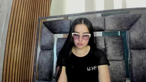 Luna online show from November 2025 05:35:02 PM