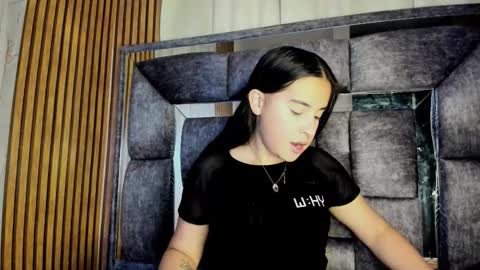 Luna online show from December 2025 10:37:01 PM