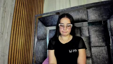 Luna online show from December 2025 12:49:02 AM