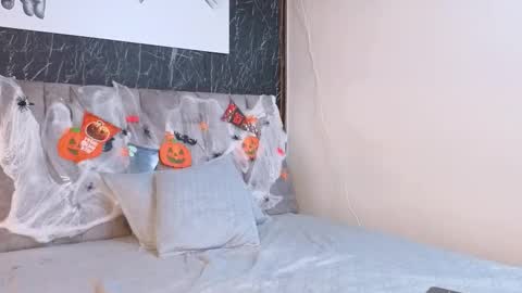 Snapshot of nicelle_carson chatting on October 2025 12:00:02 PM Nicolle online show from October 2025 12:00:02 PM