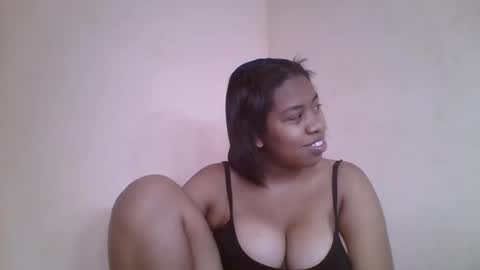 Snapshot of nicelly01 chatting on June 2026 06:25:01 AM nicelly01 online show from June 2026 06:25:01 AM