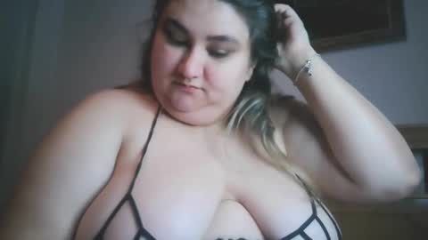 Snapshot of nicholle chatting on January 2025 02:32:02 AM Nicholle online show from January 2025 02:32:02 AM