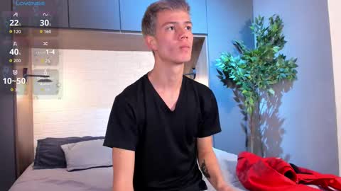 Snapshot of nick_torn chatting on October 2025 12:15:01 PM Nick online show from October 2025 12:15:01 PM