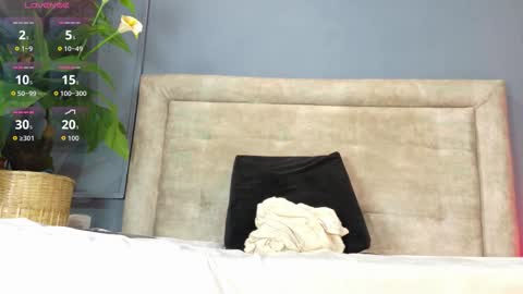 Snapshot of nicki__snow chatting on February 2026 02:13:01 PM Your baby Nicol online show from February 2026 02:13:01 PM