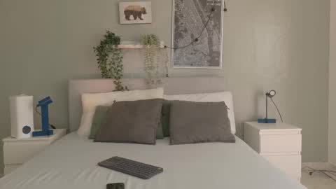 Snapshot of nickifox__ chatting on December 2025 07:30:02 PM NICKI FOX online show from December 2025 07:30:02 PM