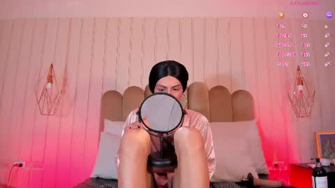 nickiwestt___ online show from June 2026 08:22:02 PM