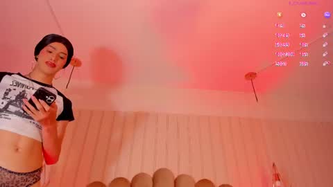 nickiwestt___ online show from June 2026 07:37:01 PM