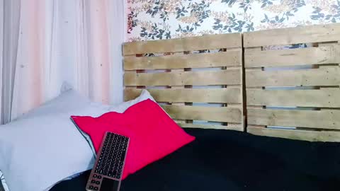 nicky_oli online show from January 2025 12:59:01 PM