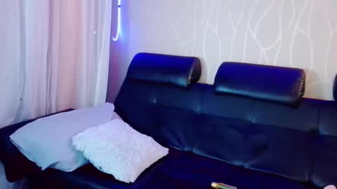 nicky_oli online show from March 2025 06:30:01 PM