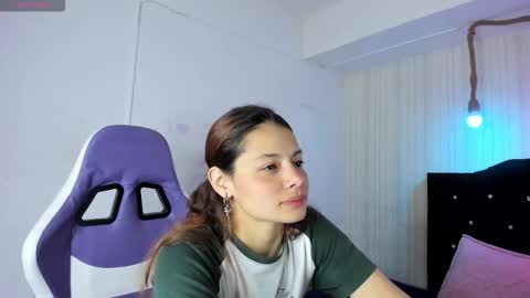 Snapshot of nicky_pop chatting on September 2025 06:43:02 PM nicky_pop online show from September 2025 06:43:02 PM