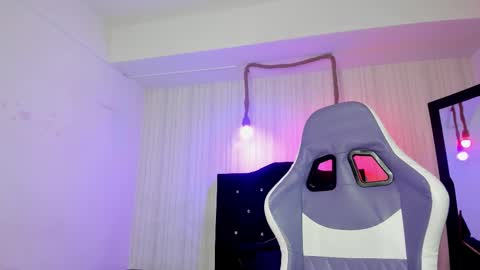 Snapshot of nicky_pop chatting on October 2025 06:51:01 PM nicky_pop online show from October 2025 06:51:01 PM