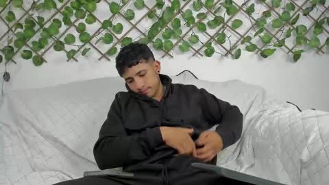 nicky online show from February 2025 07:14:01 PM