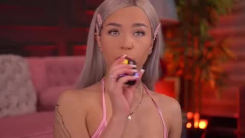 Snapshot of nickybennz chatting on November 2025 07:04:02 PM Nicky online show from November 2025 07:04:02 PM