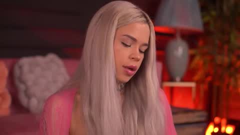 Snapshot of nickybennz chatting on November 2025 07:12:01 PM Nicky online show from November 2025 07:12:01 PM