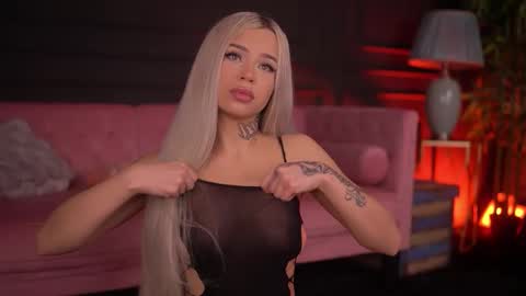 Snapshot of nickybennz chatting on November 2025 07:13:02 PM Nicky online show from November 2025 07:13:02 PM