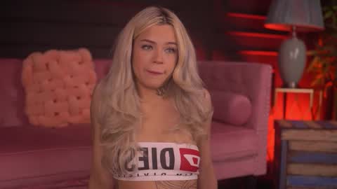 Snapshot of nickybennz chatting on November 2025 09:28:01 PM Nicky online show from November 2025 09:28:01 PM