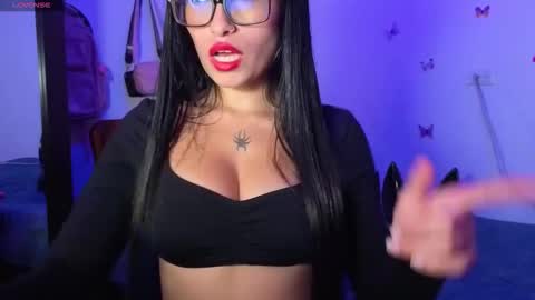 Nicolle online show from November 2025 10:03:02 PM