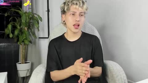 Nico  online show from November 2025 01:16:02 AM