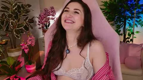 Nicole Online at about after 1000  6  UK time or 900  - 500  UK time it approximate time interval online show from October 2025 03:54:02 AM