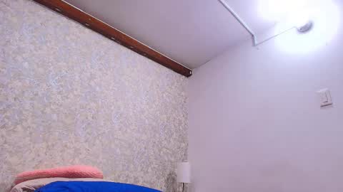 Nicol online show from November 2025 07:16:02 PM