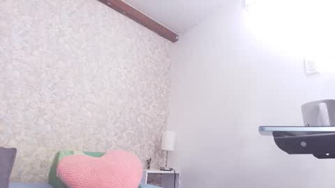 Nicol online show from November 2025 03:07:01 AM