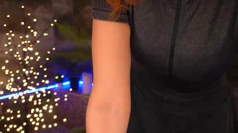 Nicol Moonn online show from December 2025 06:42:02 AM