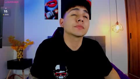 nicolas_james_sc online show from October 2025 01:48:02 PM