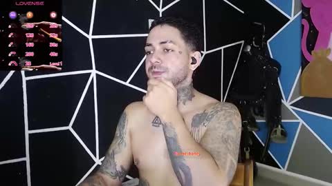 nicolas online show from October 2025 04:01:02 AM