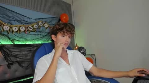 nicolasferrer18 online show from October 2025 05:14:01 PM