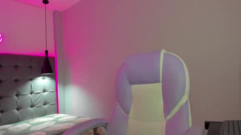 nicolasferrer18 online show from November 2025 07:27:02 PM