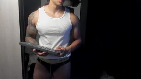 Snapshot of nicolasmuscle chatting on March 2026 12:25:01 AM Andres online show from March 2026 12:25:01 AM
