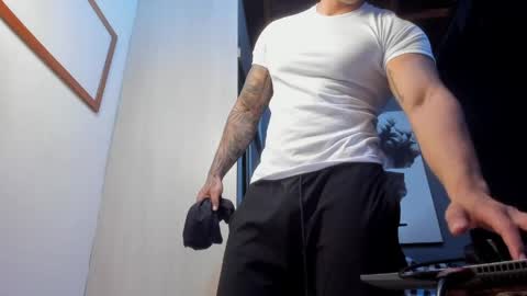 Snapshot of nicolasmuscle chatting on April 2026 11:24:02 PM Andres online show from April 2026 11:24:02 PM