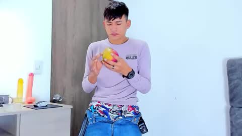 Snapshot of nicolastorres__ chatting on November 2025 07:40:01 AM nicolastorres__ online show from November 2025 07:40:01 AM