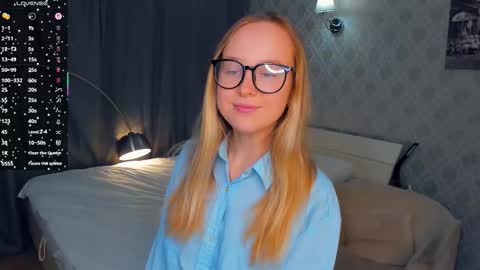 Snapshot of nicolavanderbie chatting on October 2025 05:13:01 PM Nicoletta online show from October 2025 05:13:01 PM