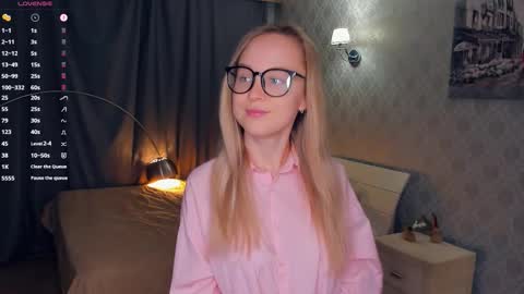 Snapshot of nicolavanderbie chatting on November 2025 06:08:02 PM Nicoletta online show from November 2025 06:08:02 PM