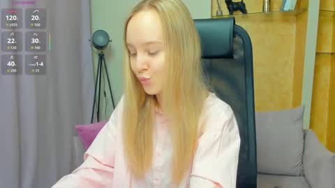 Snapshot of nicolavanderbie chatting on November 2025 07:02:01 PM Nicoletta online show from November 2025 07:02:01 PM