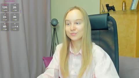 Snapshot of nicolavanderbie chatting on November 2025 07:03:01 PM Nicoletta online show from November 2025 07:03:01 PM