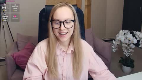 Snapshot of nicolavanderbie chatting on November 2025 07:18:01 PM Nicoletta online show from November 2025 07:18:01 PM