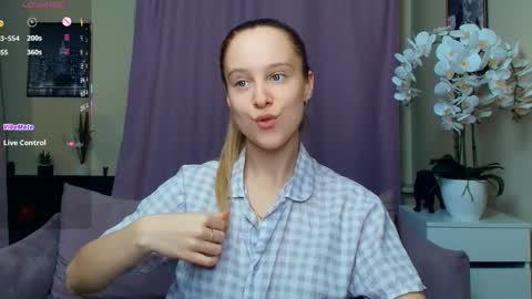 Nicoletta online show from April 2026 07:22:01 PM