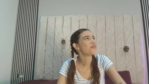 Snapshot of nicole_and_thiago chatting on October 2025 09:45:01 PM nicole_and_thiago online show from October 2025 09:45:01 PM