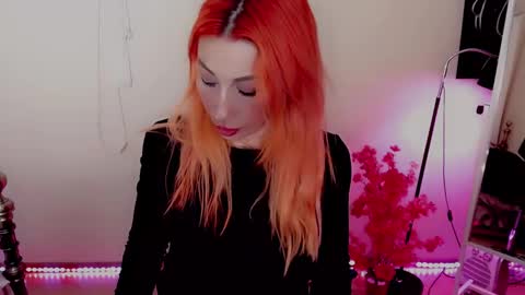 Snapshot of nicole_g0ld_ chatting on December 2024 12:34:02 AM Nicole online show from December 2024 12:34:02 AM