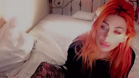 Snapshot of nicole_g0ld_ chatting on December 2024 07:10:01 AM Nicole online show from December 2024 07:10:01 AM