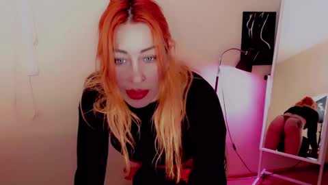 Snapshot of nicole_g0ld_ chatting on December 2024 10:28:02 PM Nicole online show from December 2024 10:28:02 PM