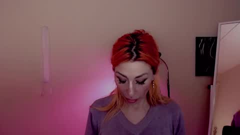 Snapshot of nicole_g0ld_ chatting on December 2024 08:45:02 AM Nicole online show from December 2024 08:45:02 AM