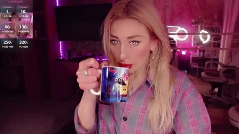 Snapshot of nicole_g0ld_ chatting on September 2025 06:00:01 PM Nicole online show from September 2025 06:00:01 PM