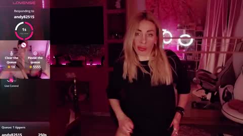 Snapshot of nicole_g0ld_ chatting on October 2025 11:25:01 PM Nicole online show from October 2025 11:25:01 PM