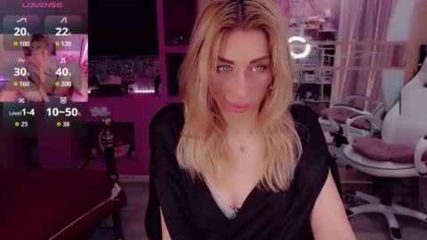 Snapshot of nicole_g0ld_ chatting on October 2025 11:36:01 PM Nicole online show from October 2025 11:36:01 PM