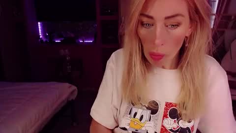 Snapshot of nicole_g0ld_ chatting on October 2025 10:19:02 AM Nicole online show from October 2025 10:19:02 AM